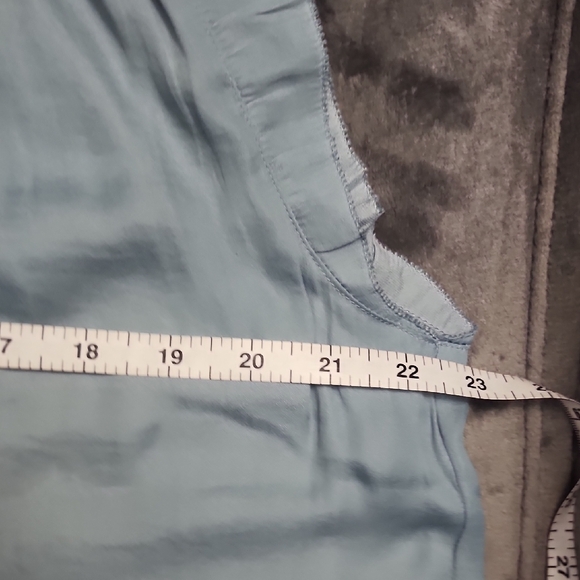 $4 FIRM 🌟FINAL MARK DOWN🌟 LOFT Light Blue Green Ruffle Sleeveless Blouse - Picture 6 of 9